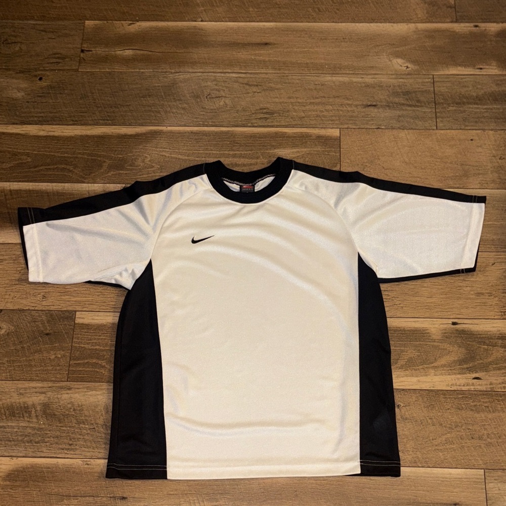Nike vintage Men’s White and Black Short-Sleeve Athletic Tee